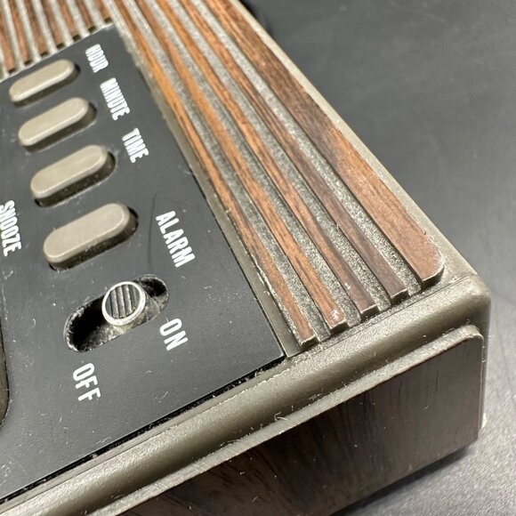 Vintage Digital Alarm Clock TOZAI Solid State Faux Wood Grain 1980s Hong Kong - Picture 10 of 11